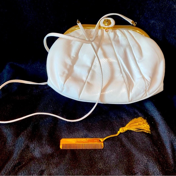 Judith Leiber Vintage white Leather Lion Clutch with 3” gold metal comb - Picture 11 of 13